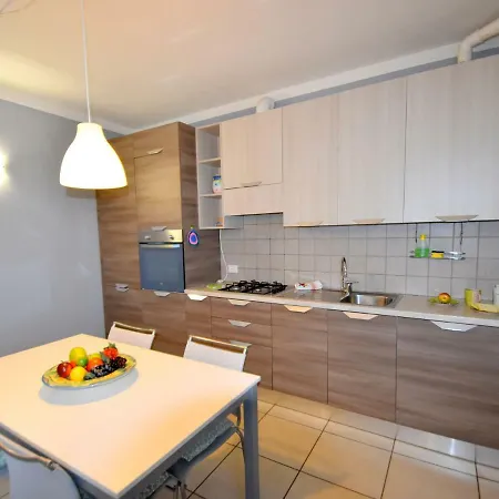 Feriehus Spacious Holiday With Lake View In Verbania