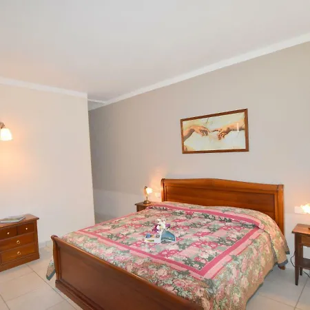 Spacious Holiday With Lake View In Verbania
