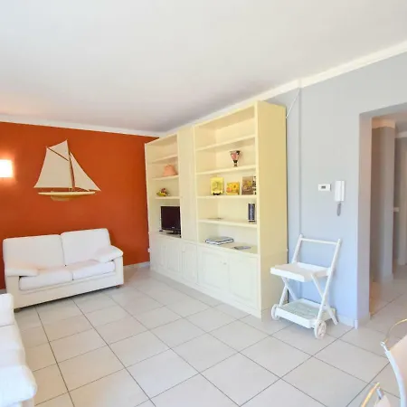 Spacious Holiday With Lake View In Verbania