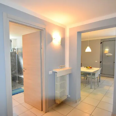Spacious Holiday With Lake View In