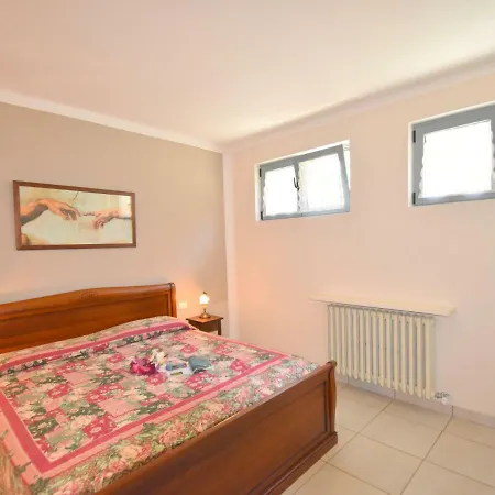 Spacious Holiday With Lake View In Feriehus *